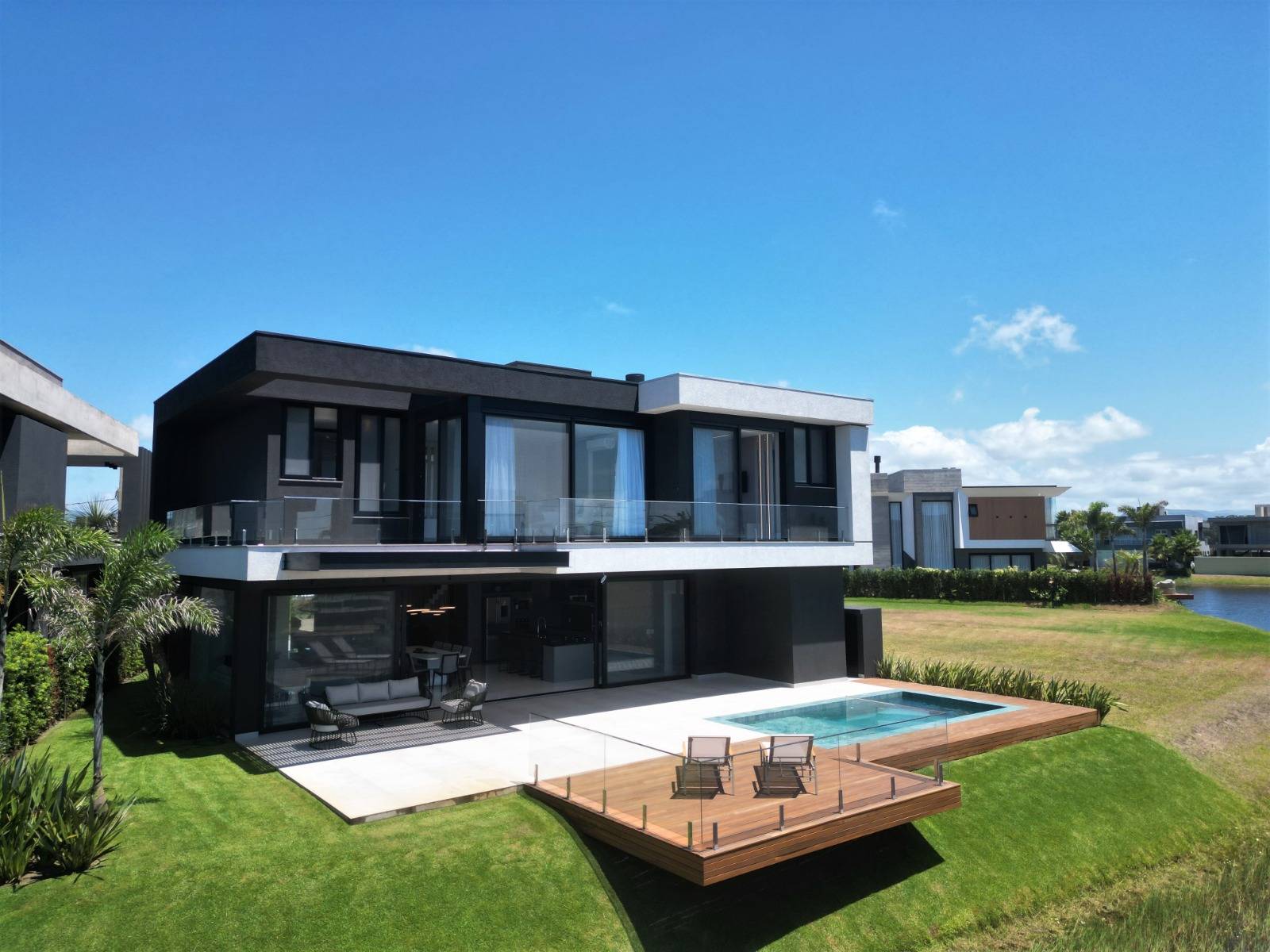 Casa em Condomínio 5 dormitórios para venda, Condomínio Fechado em Xangri-lá | Ref.: 10327